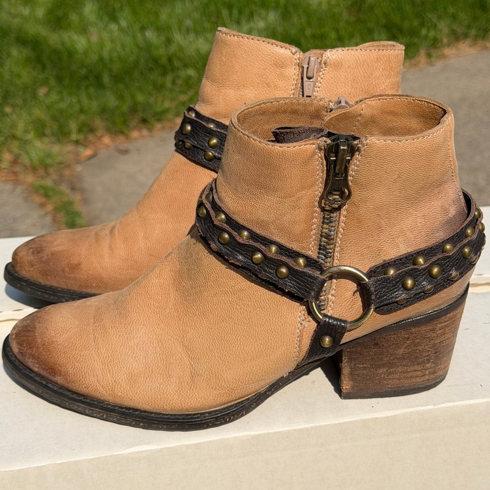 OTBT‎ Emery Heeled Leather Studded Ankle Booties